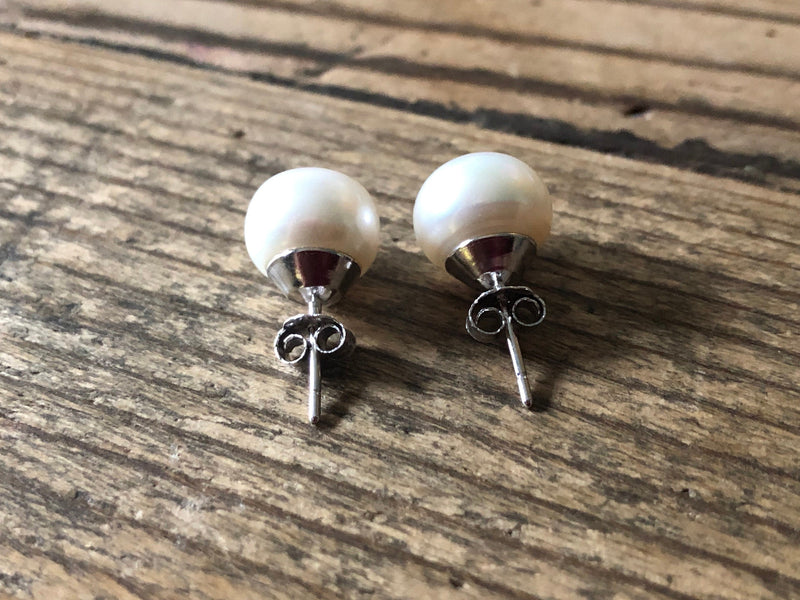 Natural Freshwater 11 mm Pearl Stud Earrings (Vintage) - QUARA